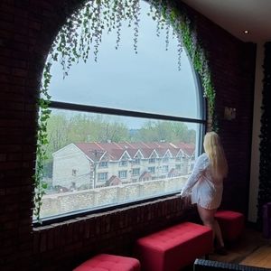 Meet your Posher, Fjoralba